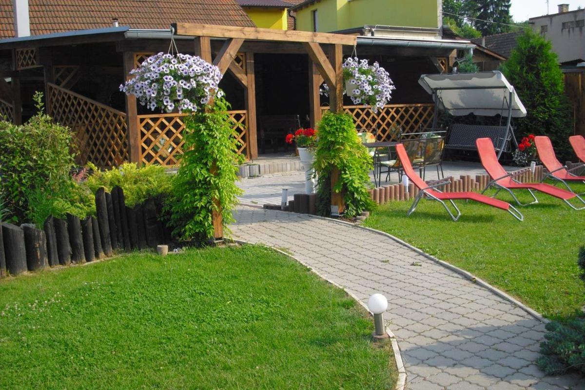 Penzion U Balcarky Ostrov u Macochy Exteriör bild