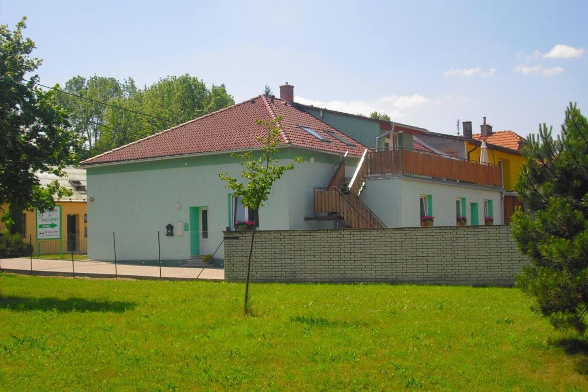 Penzion U Balcarky Ostrov u Macochy Exteriör bild